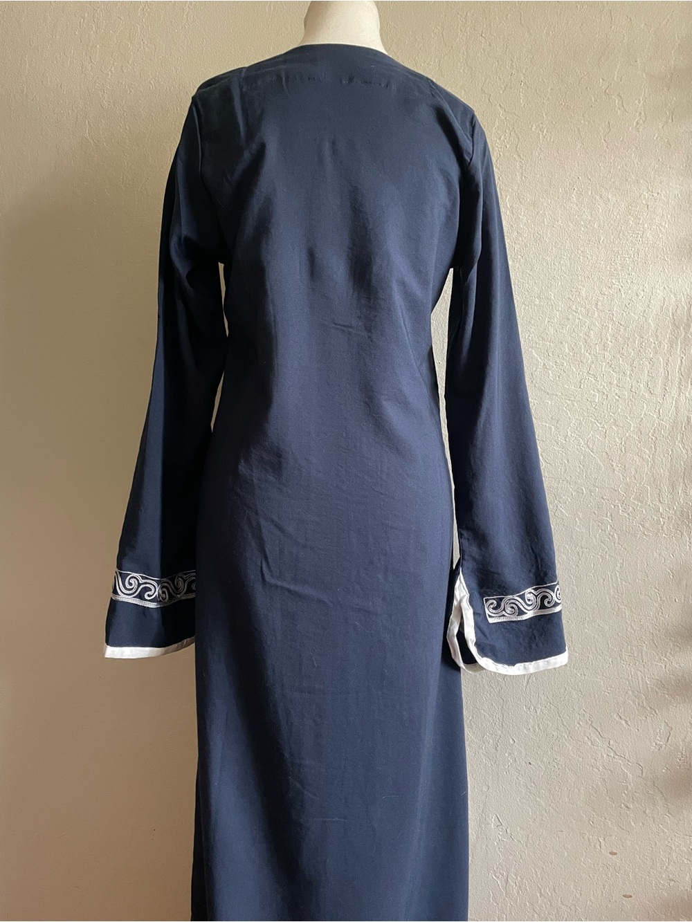 Embroidered caftan - Picture 10 of 15